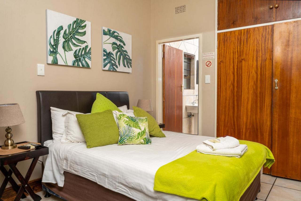 Riverbank Lodge Upington Exterior foto