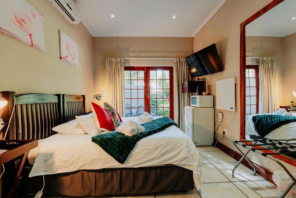 Riverbank Lodge Upington Exterior foto
